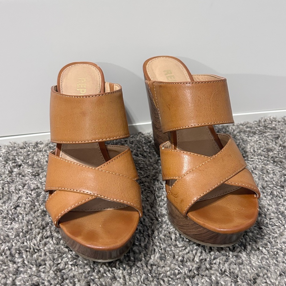 Everly Tan Leather Footwear